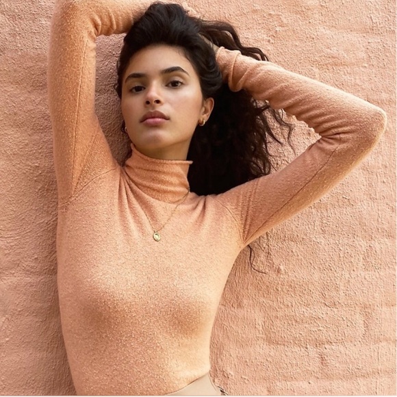 New Aritzia Wilfred Darling Sweater - Picture 4 of 11